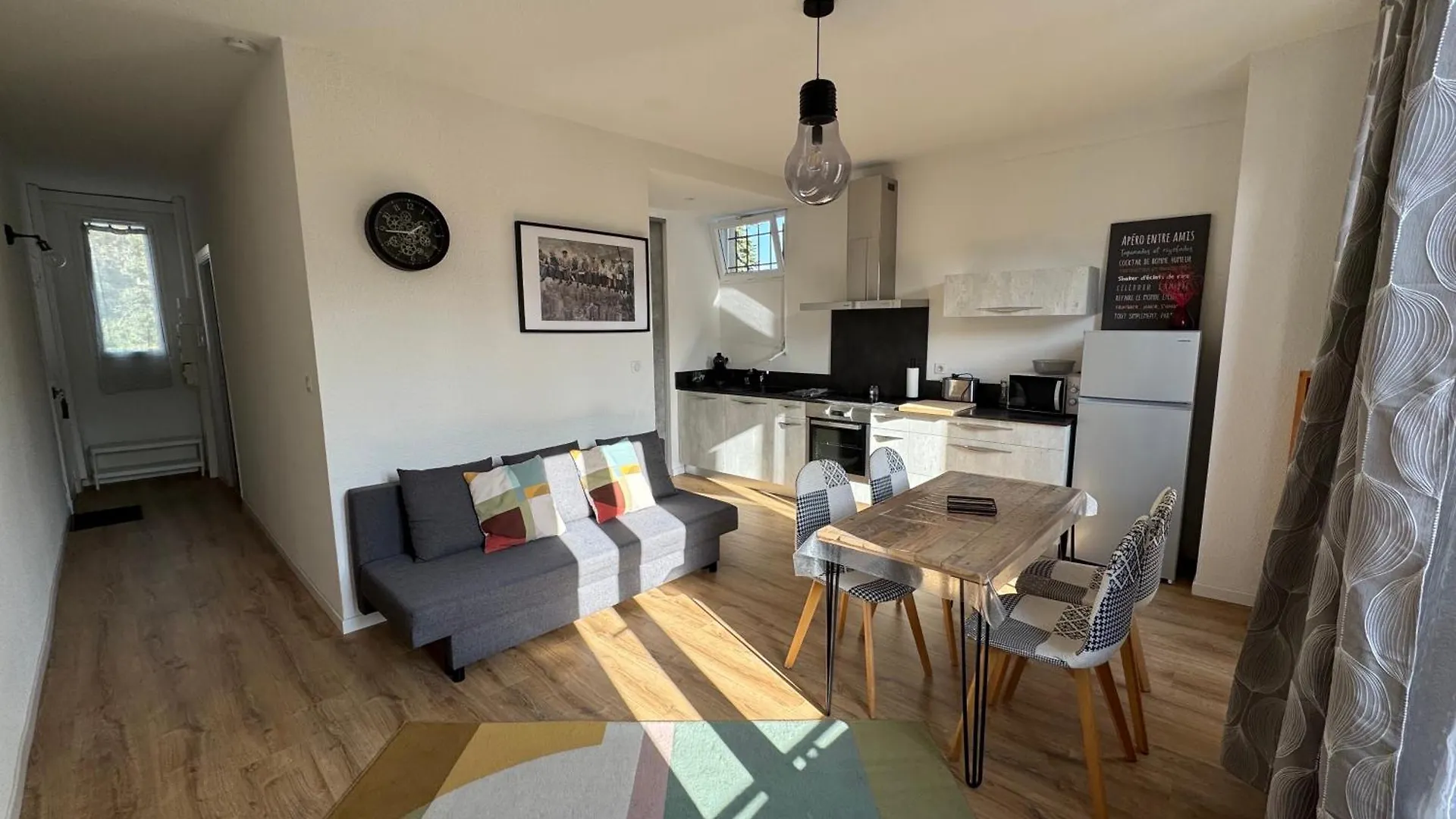 Appartement Le Madargue Idealement Place contacts