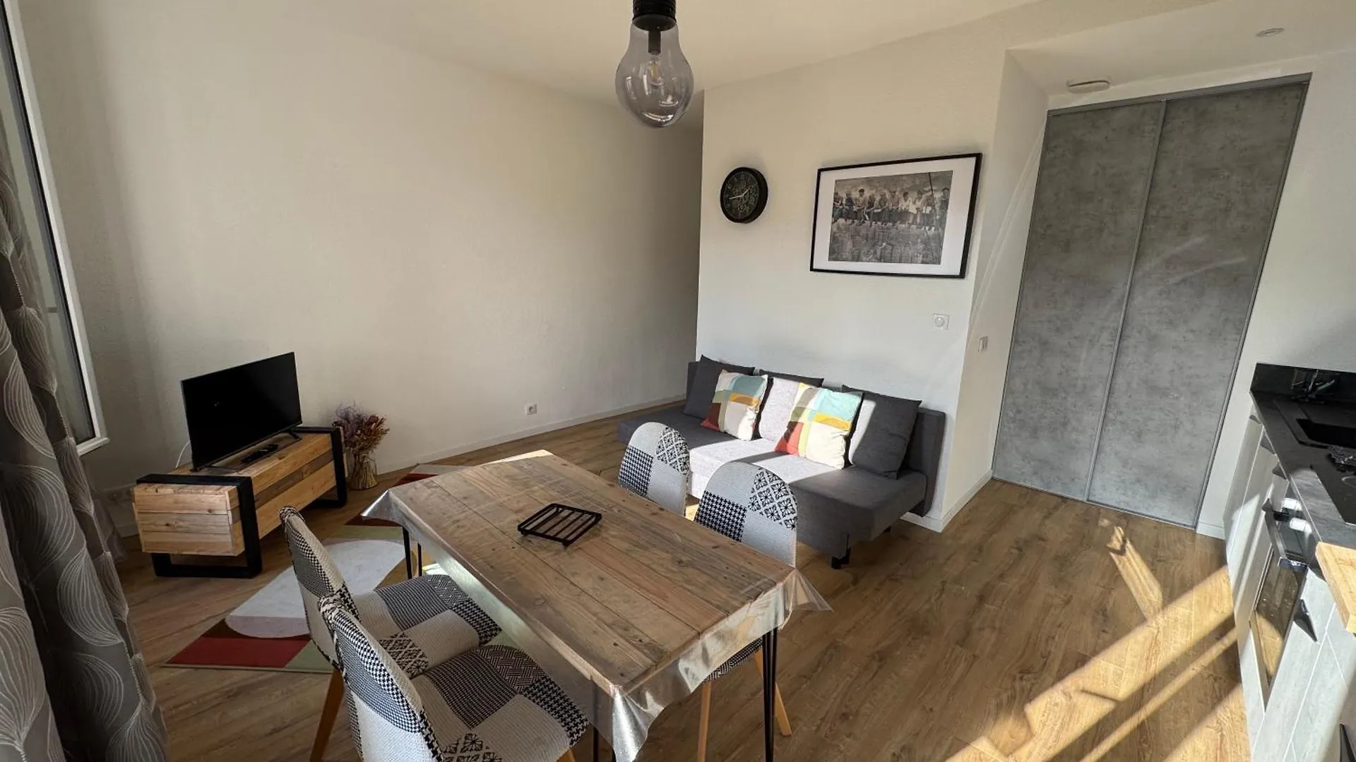 Appartement Le Madargue Idealement Place Chatel-Guyon Apartment